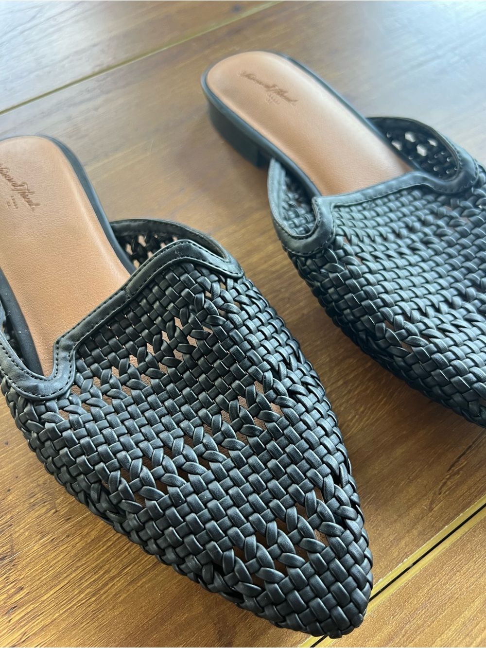 Universal Thread Slide Mules Sandals - Picture 3 of 4